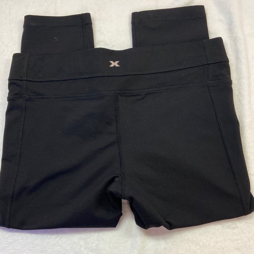 Xersion Performancewear Fitted Cropped Legging Yoga Pant Medium. EUC